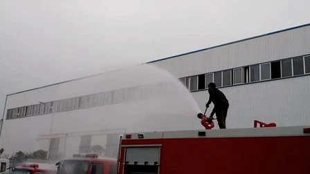 Camión de bomberos de espuma de agua de rescate de Sinotruk HOWO 4X2